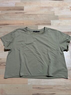 Relaxed Crewneck Crop Tee in Olive